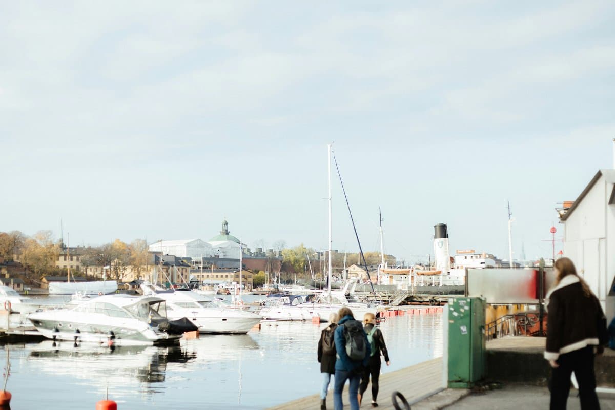 Vi kan ses där, så hittar vi lättare.