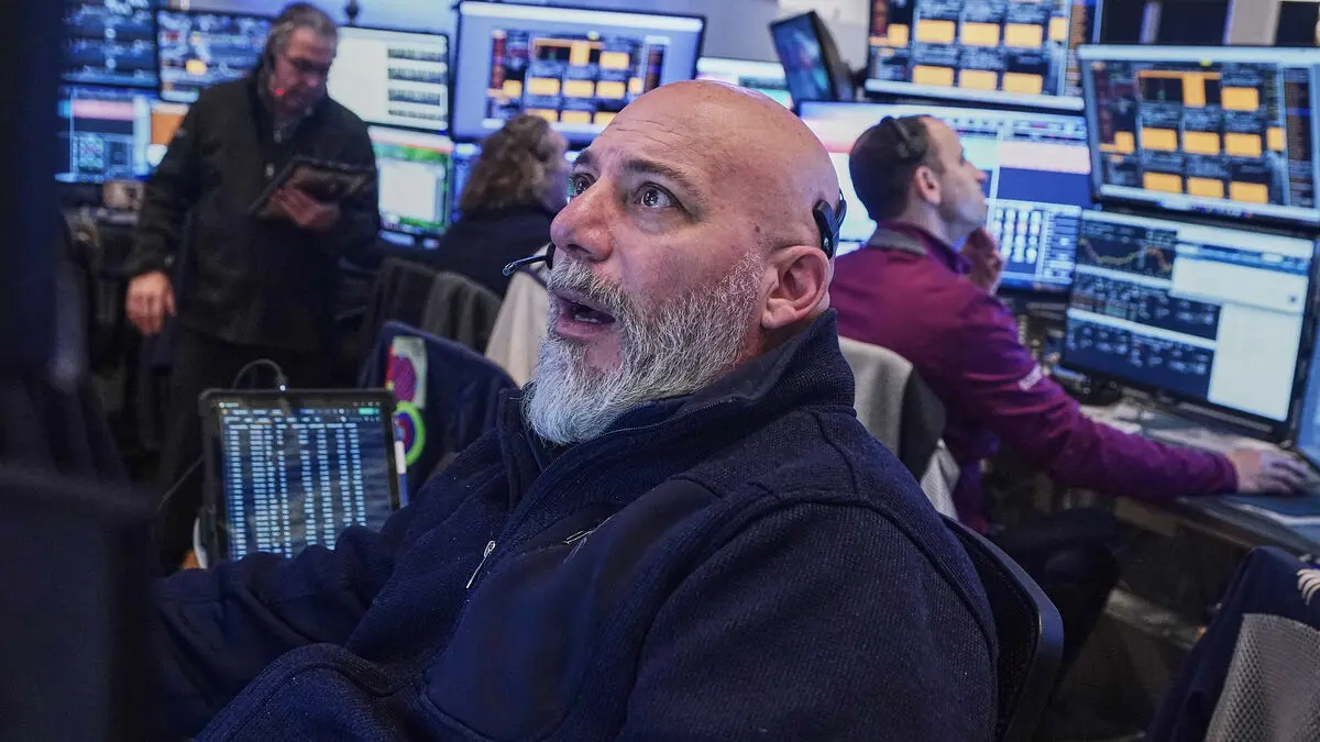 Tech stocks rise on upbeat Wall Street