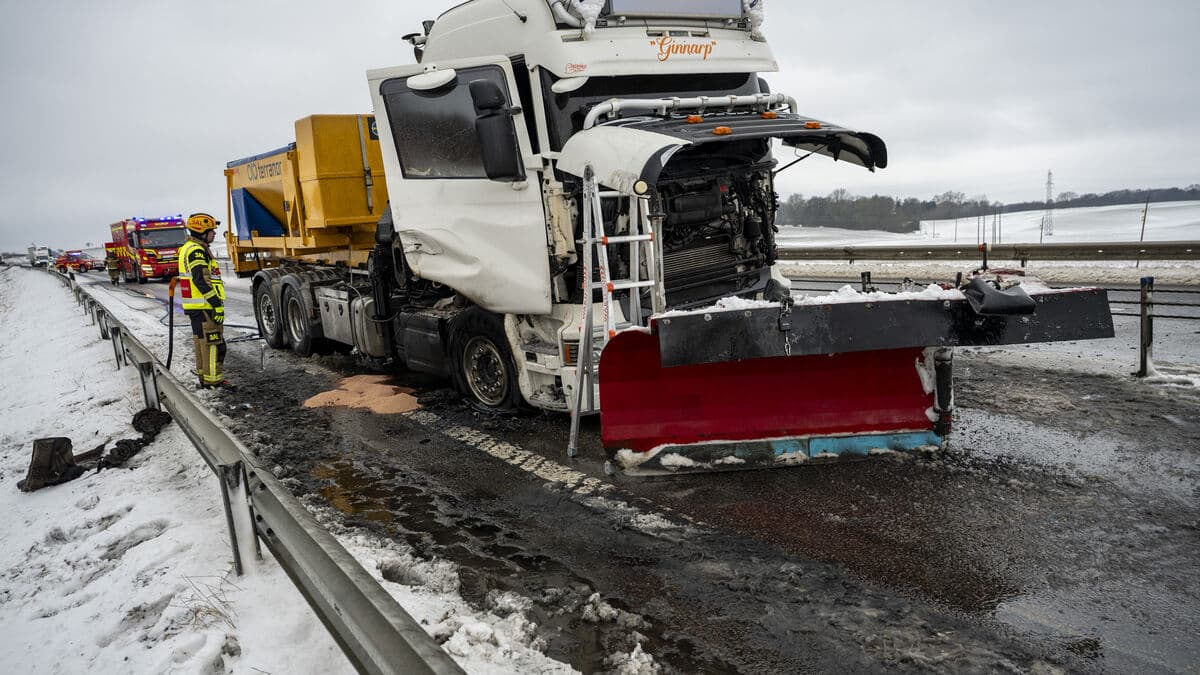 Snowplow catches fire, stops traffic