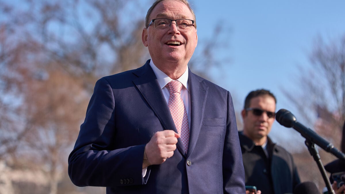 Advisor Kevin Hassett attacks New York Fed tariff study, calls it embarrassing
