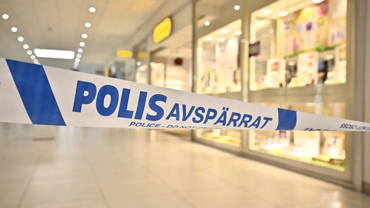 Masked robbers attack gold shop