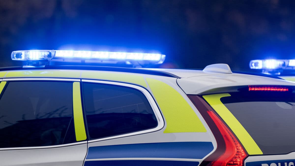 Explosion Damages Västerås Apartment Gate; Two Minors Suspected