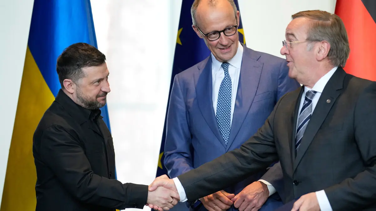 Zelenskyy promises oil to Hungary by end of April