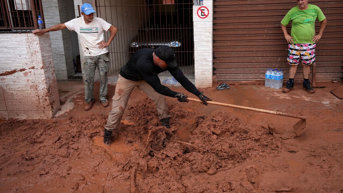 Continued storms after deadly torrential rains in Minas Gerais, Brazil
