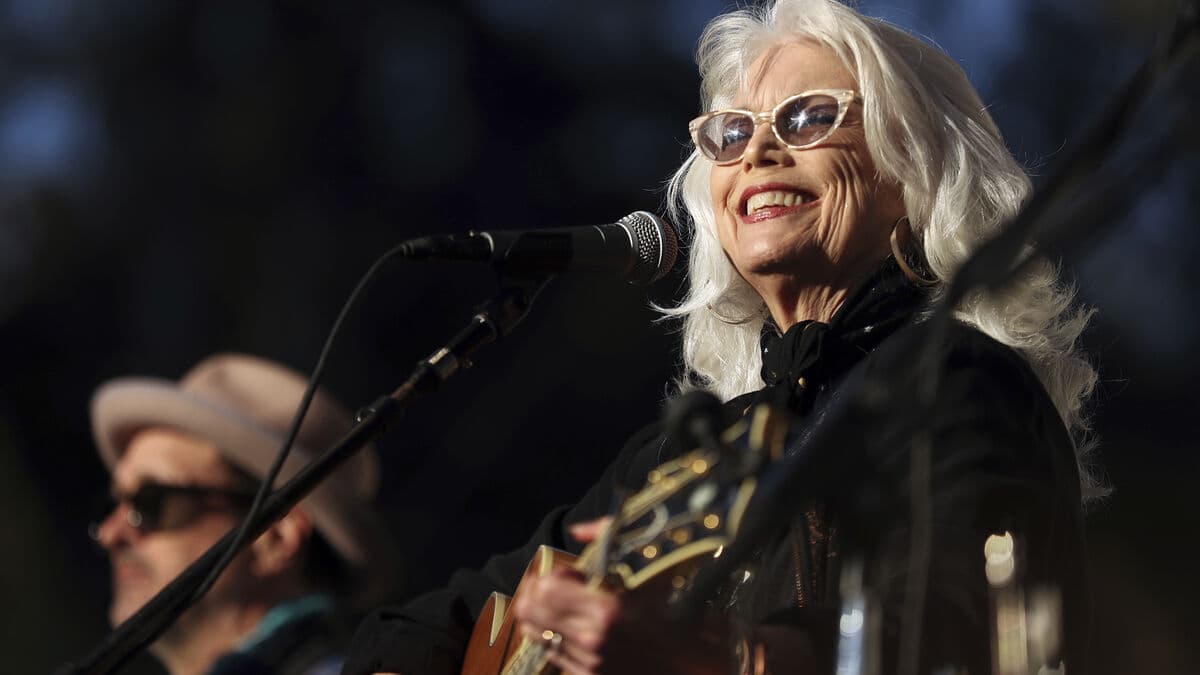 Emmylou Harris gives her last concert in Sweden
