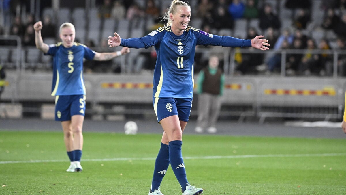 Stina Blackstenius scores after being benched, declines to explain Sweden selection