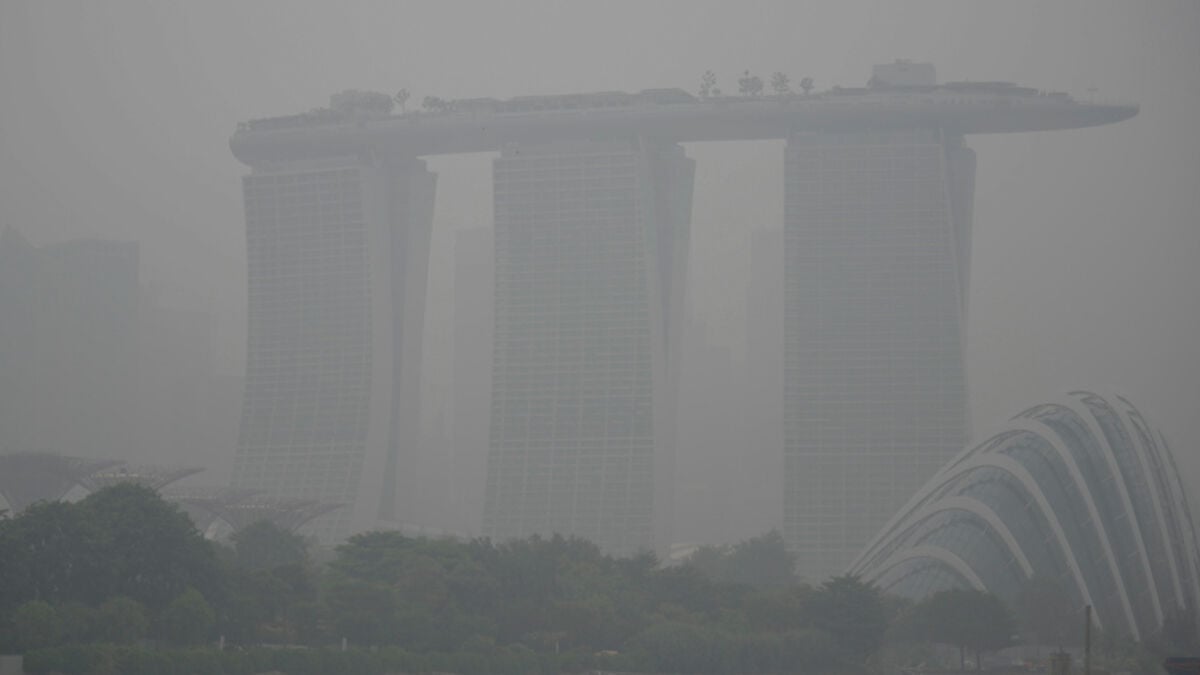 Indonesia’s Toxic Haze Spreads to Malaysia, Singapore and East Timor as 280,000 Seek Treatment