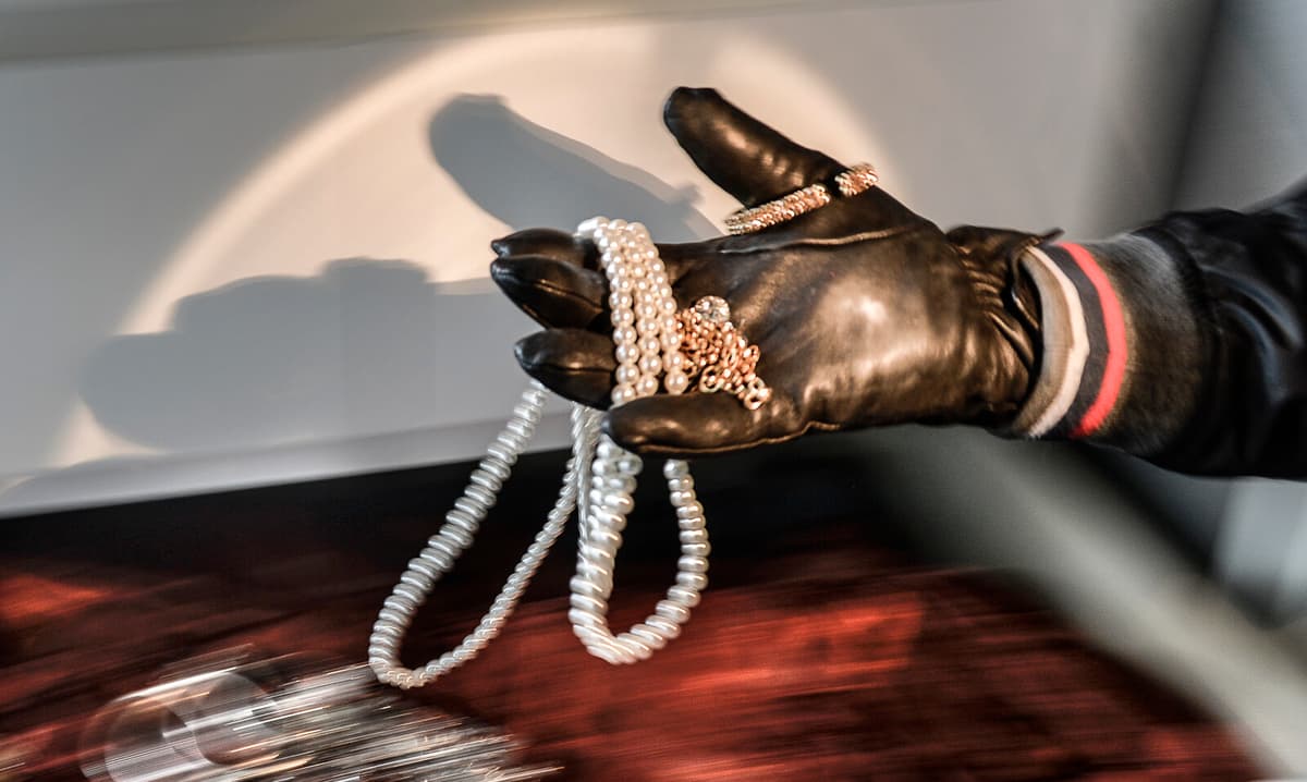 Police Warn of Daytime Summer Burglaries Even When You're Home