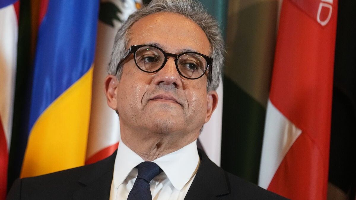 Egyptian ex-minister new head of pressured UNESCO