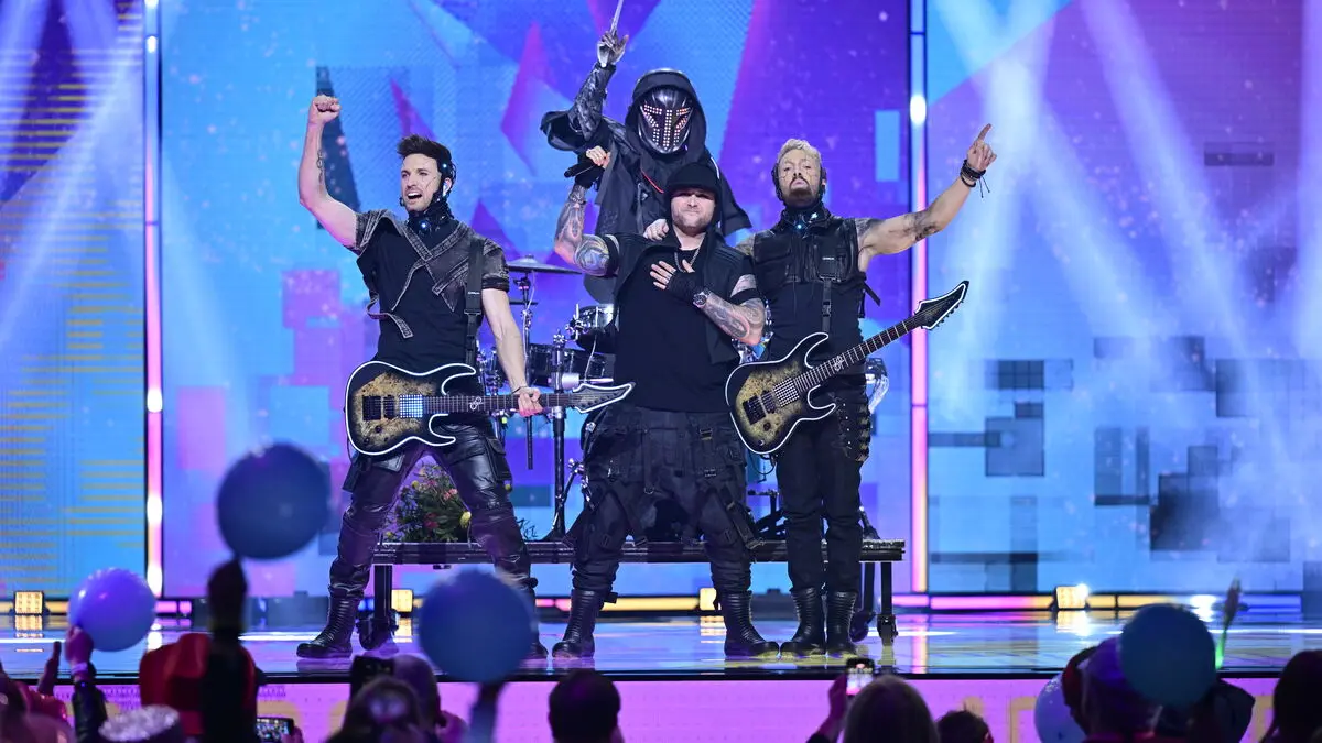 Mello prepares for early voting - for payment