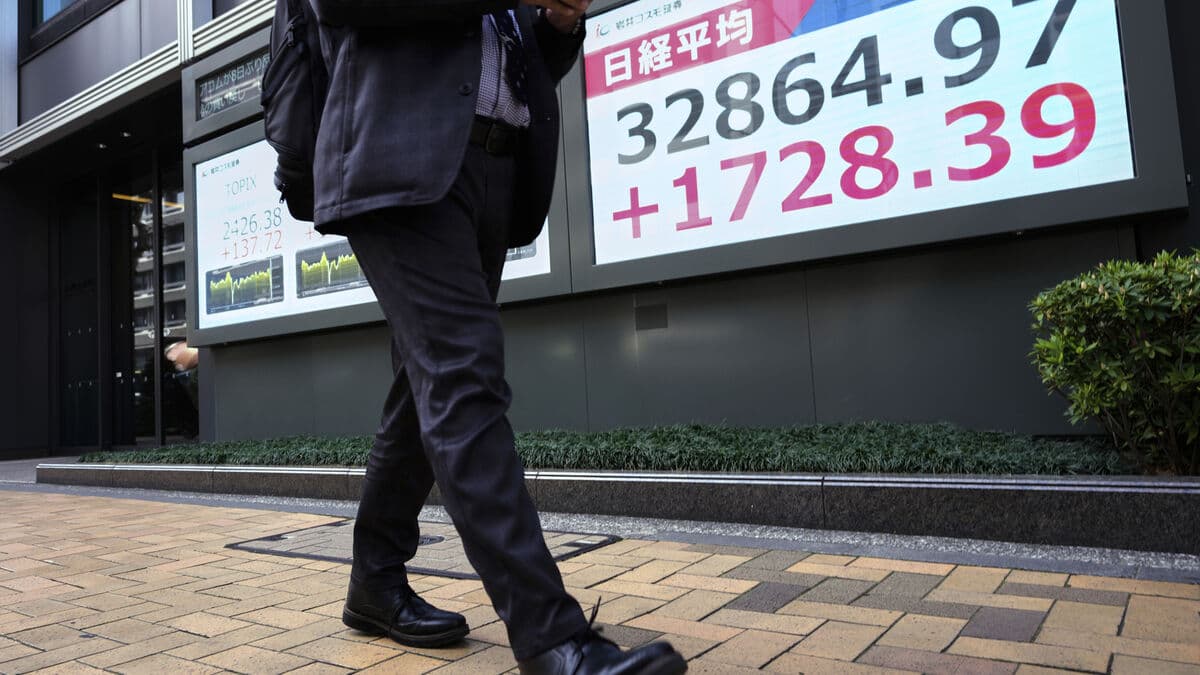 Asian stock markets up