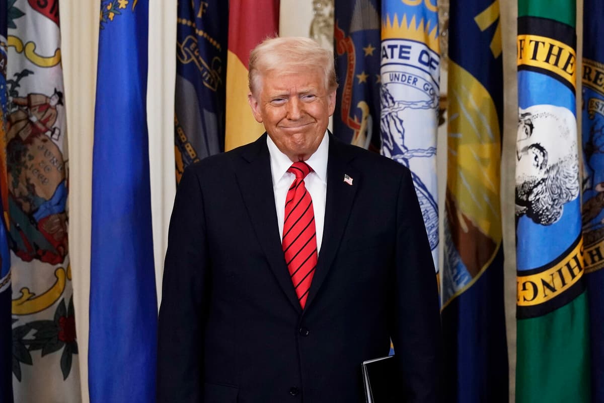 Trump Labels Iranian Attack on US Base in Qatar as Weak Response