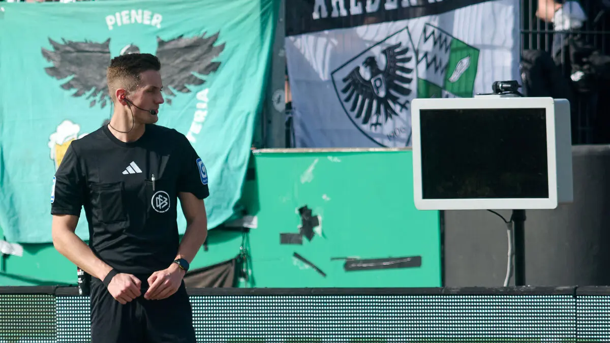 The cheeky VAR coup: Supporter turns off TV screen