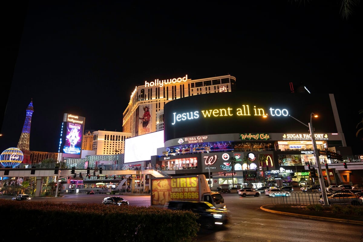 Two Killed in Las Vegas Shooting on Main Street