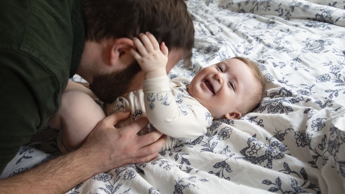 Dad jokes – the trick that strengthens relationships early on