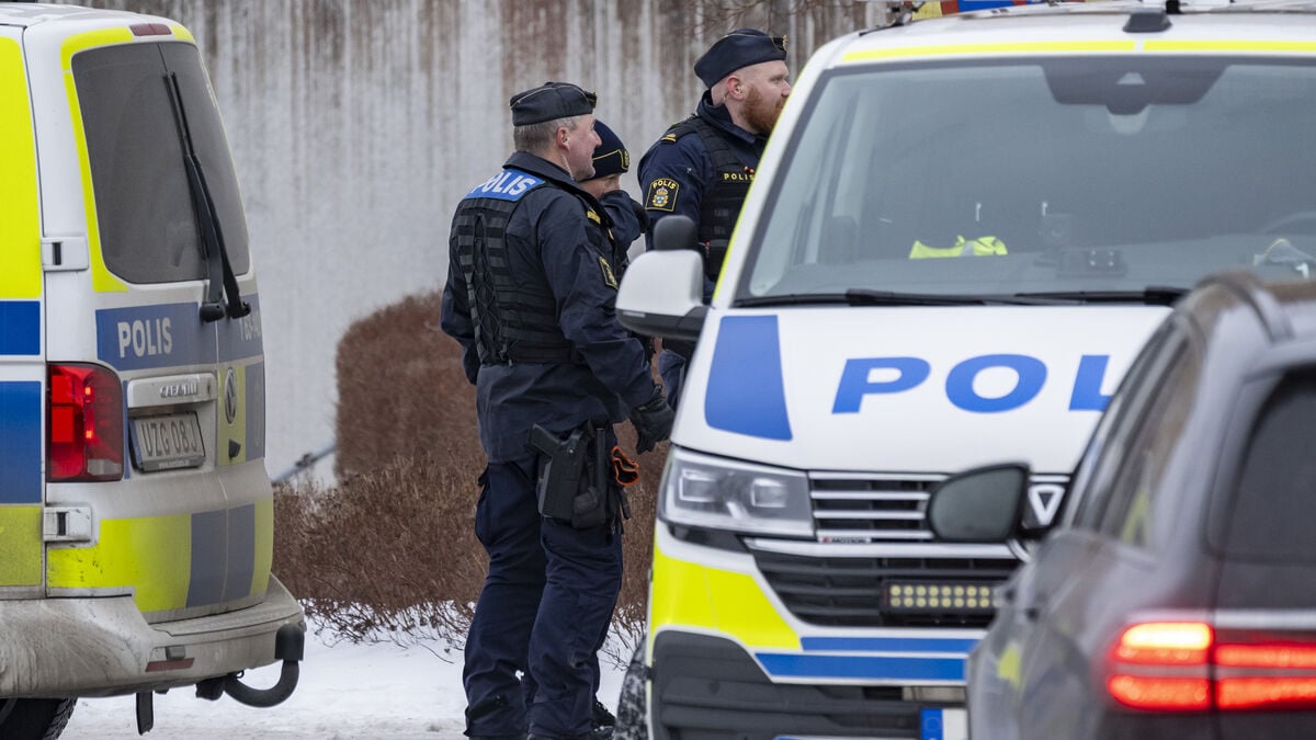Flammable liquid poured into letterbox and lit, family evacuated in Helsingborg