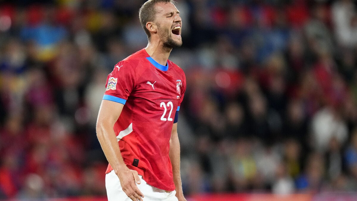Didn't thank the fans - loses the captain's armband