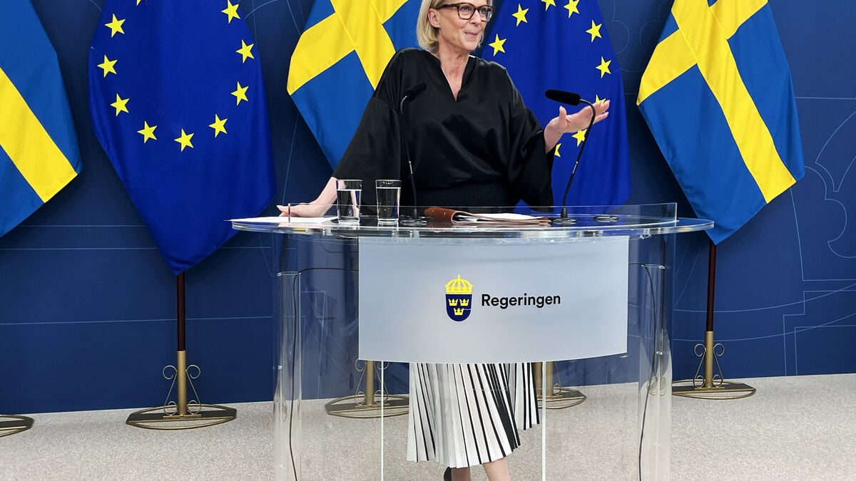 The government sticks to its forecast, says Swedish economy is on the right track