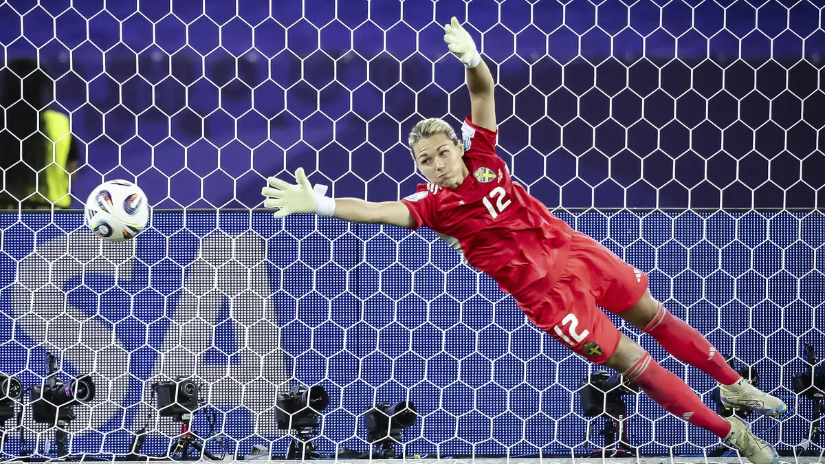 Falk kept a clean sheet in her Liverpool debut