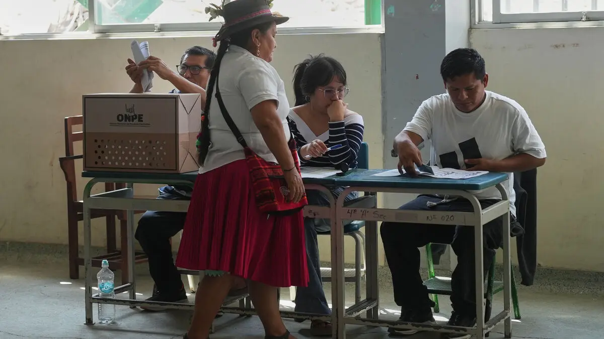 60,000 could not vote - polling stations reopen in Peru
