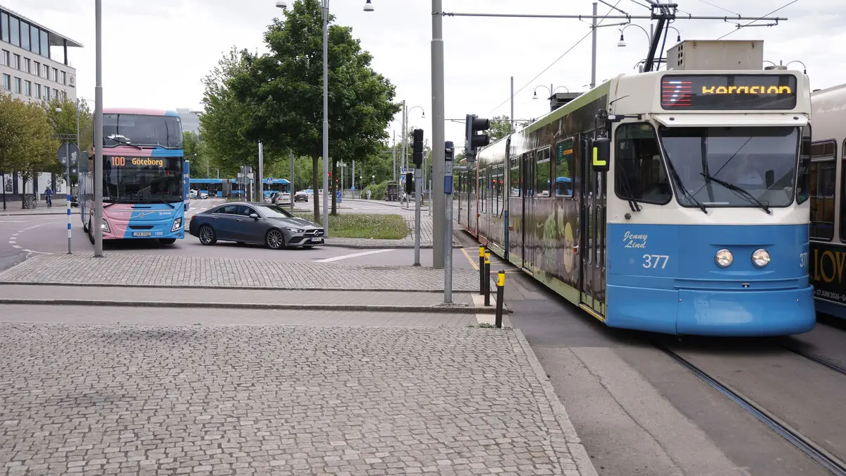 Water leak affects tram traffic in Gothenburg, several lines partially closed