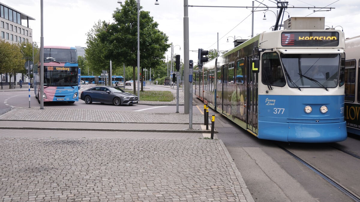 Water leak affects tram traffic in Gothenburg, several lines partially closed