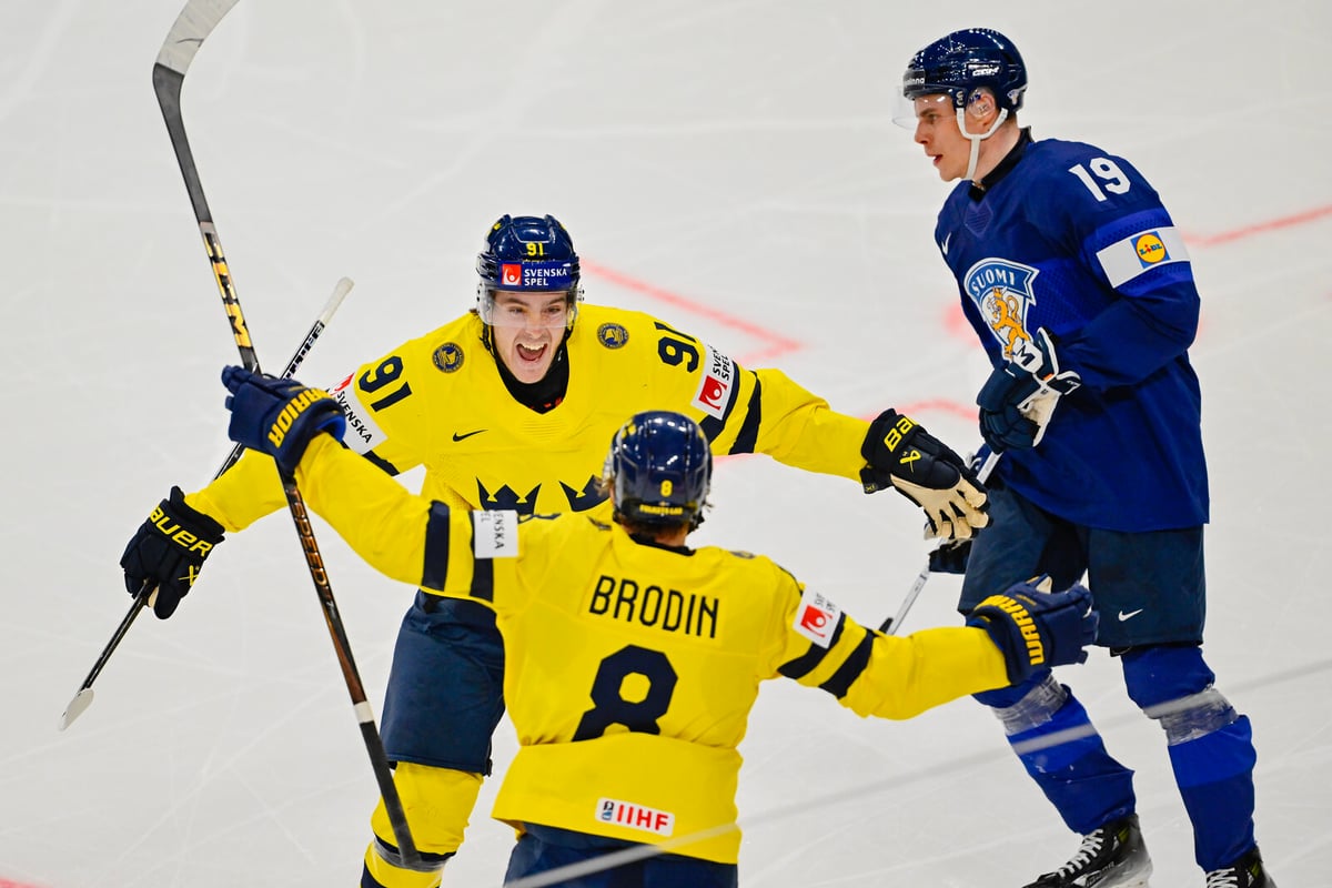 Sweden Secures Dramatic 2-1 Win Over Finland in World Championship