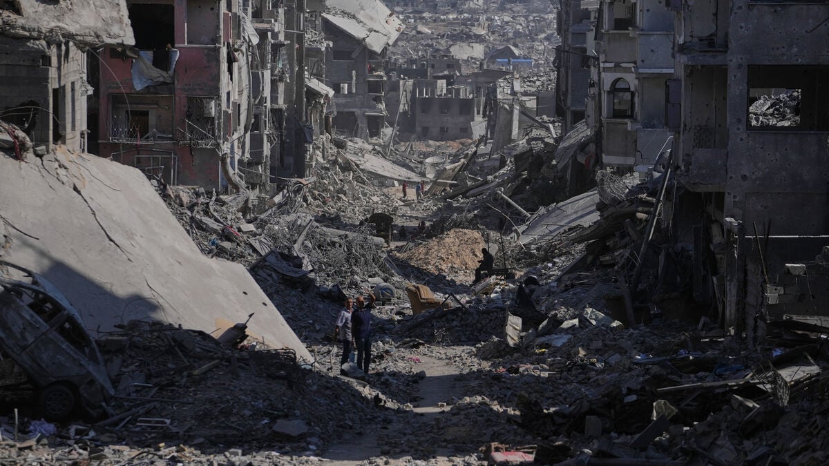 Nine Killed in Gaza as Israeli Forces Fire on Bus