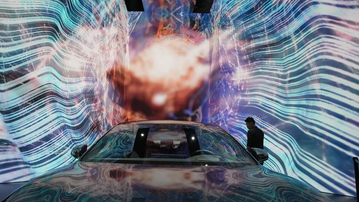 China Aims for 28 Million EV Charging Points by 2027