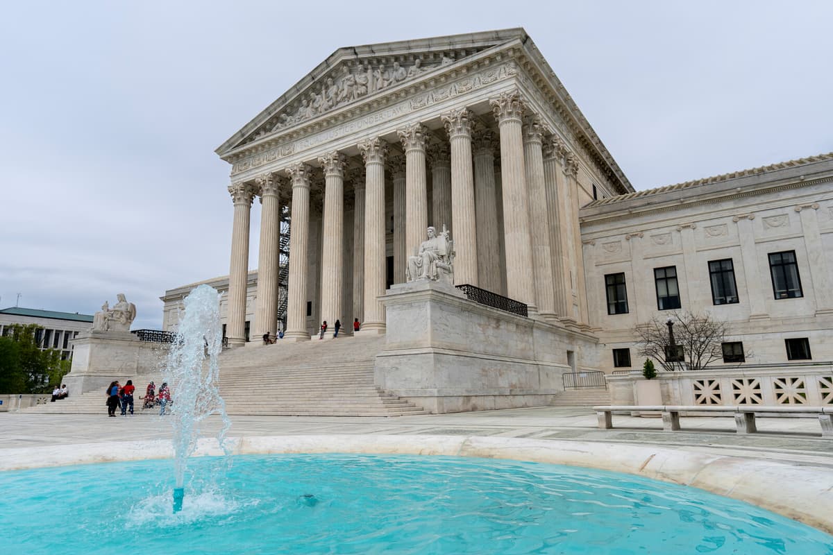 US Supreme Court Halts Venezuelan Deportations After ACLU Appeal