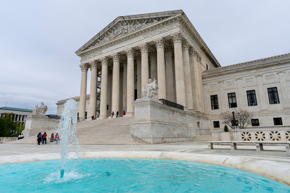 US Supreme Court Halts Venezuelan Deportations After ACLU Appeal