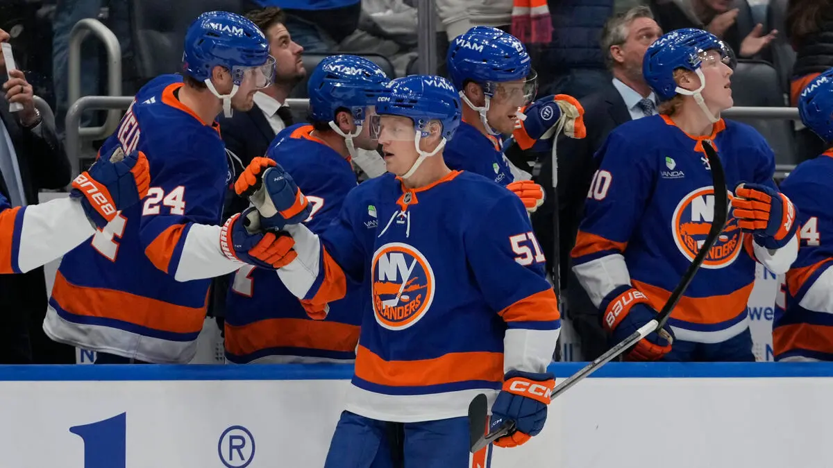 Heineman Scores Twice in Islanders' Dominant Win Over Detroit