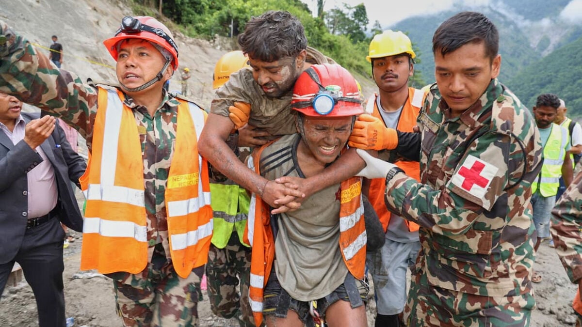 Nepal landslide: Two men rescued alive from flooded hydroelectric tunnel after nine days
