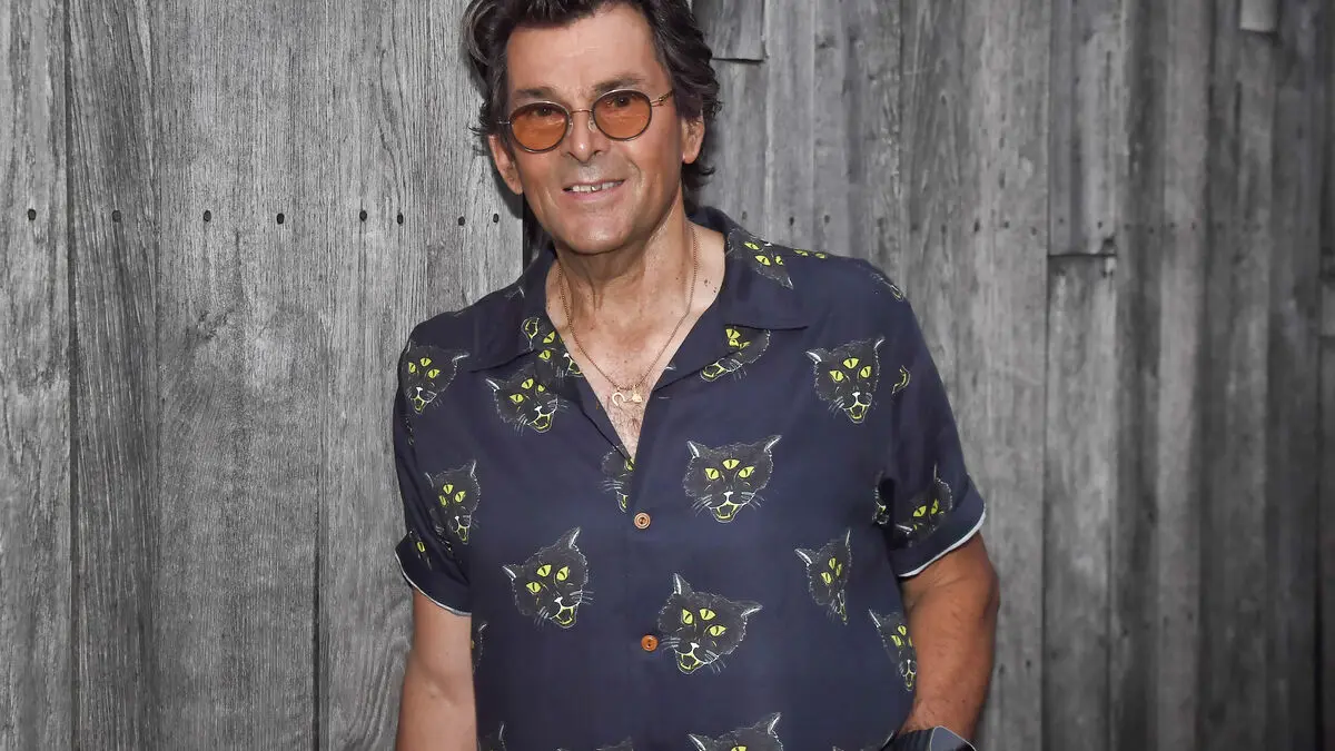 Niklas Strömstedt receives Litteris et Artibus medal from the King