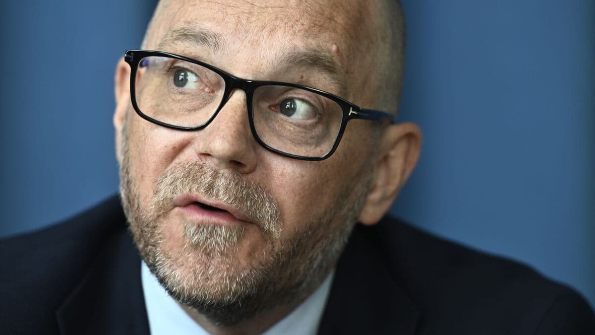 Acting climate minister rejects proposal to raise gasoline prices