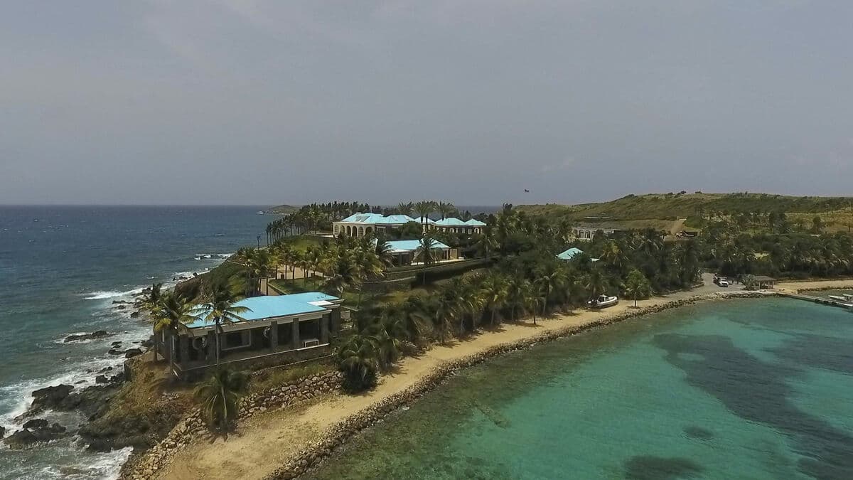 New photos from Epstein's island released