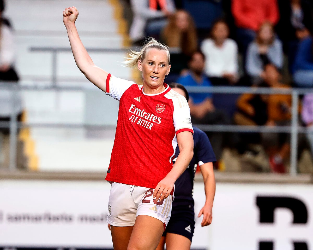 Blackstenius Ends Goal Drought as Arsenal Defeats Leicester 5-1
