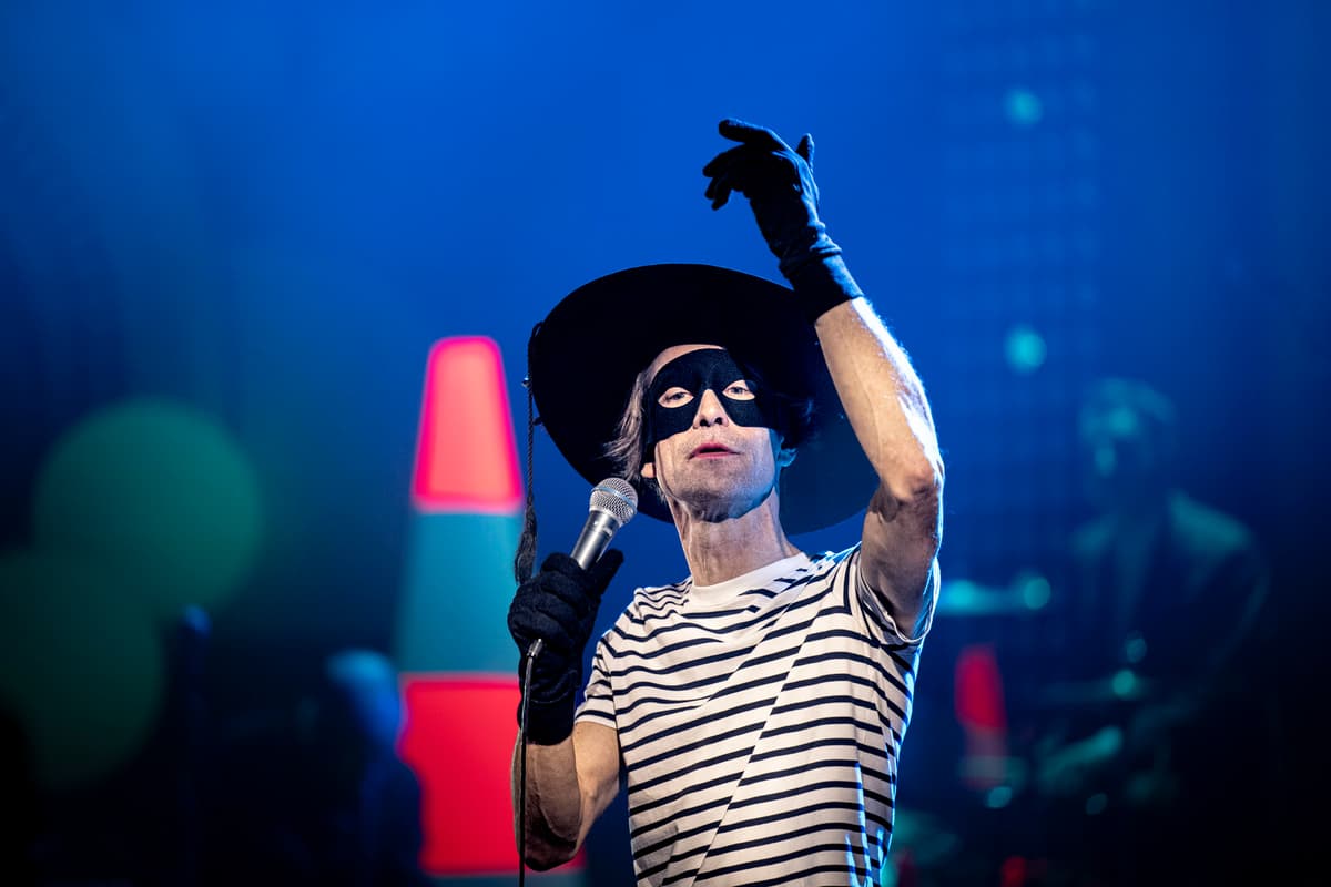 Bob Hund's Thomas Öberg Honored with Hassepris for Humanistic Spirit