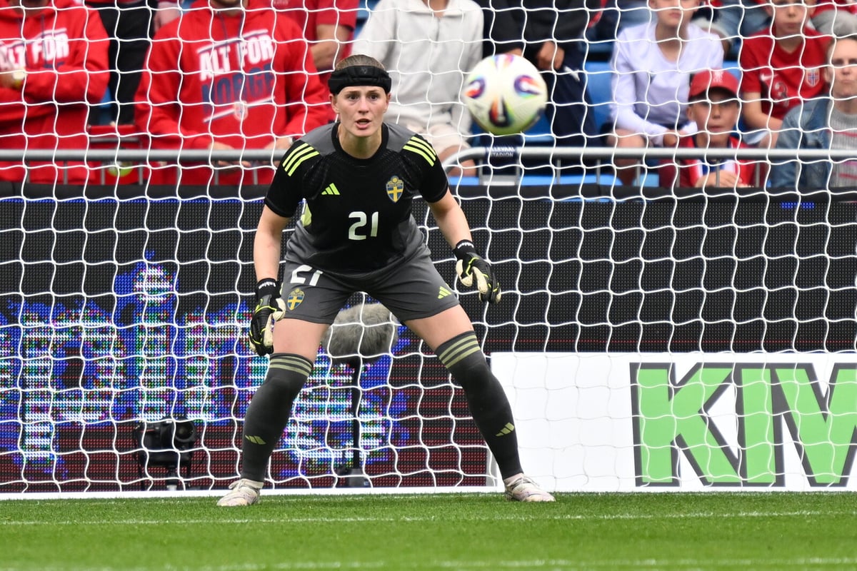 Tove Enblom Makes National Team Debut with Key Save