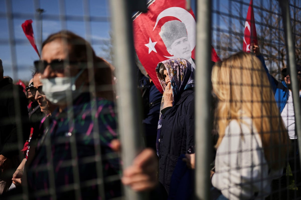 Istanbul Raids Lead to Arrest of 40 Opposition Figures