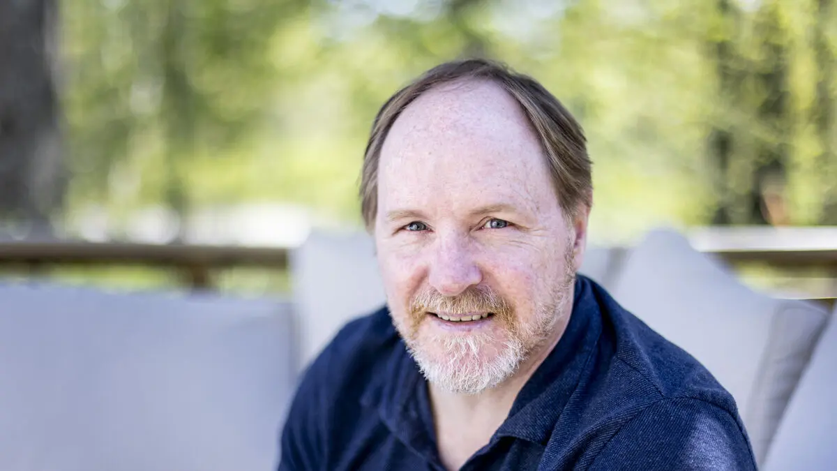 Morgan Alling goes on tour