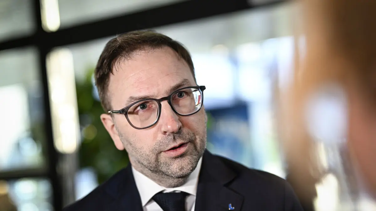 Liberals Propose Ending School Mentors to Reinstate Class Teachers