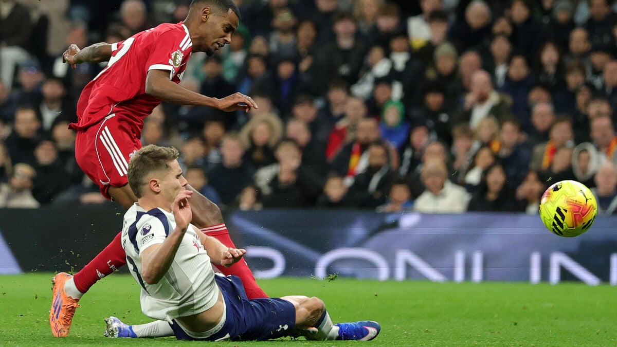 Liverpool coach Arne Slot on Isak: It will be a long injury