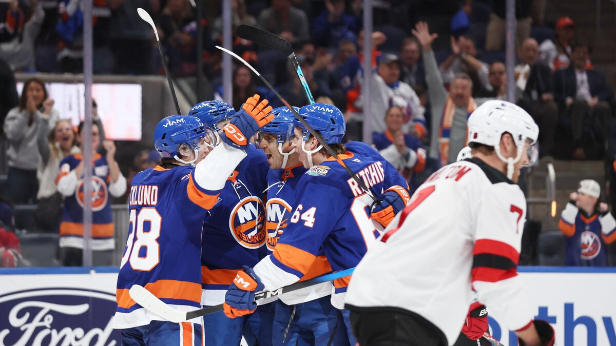Victor Eklund scores first NHL goal as Islanders rout Devils 6-0 in Hudson River showdown