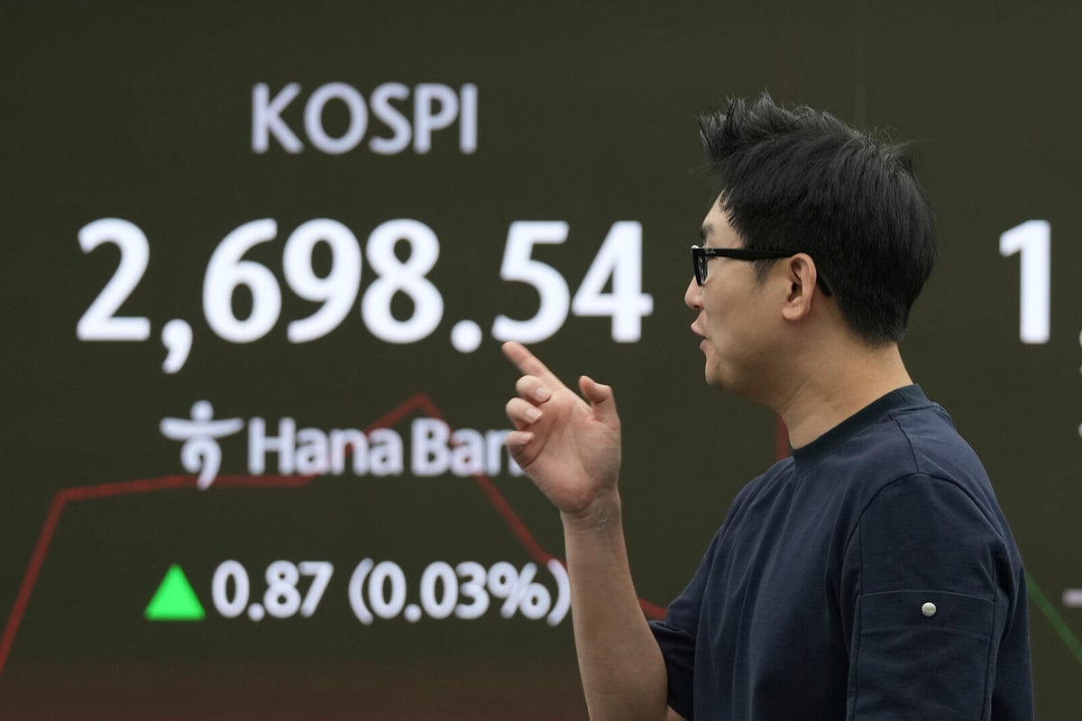 South Korea Stocks Rise as Japan Markets Dip