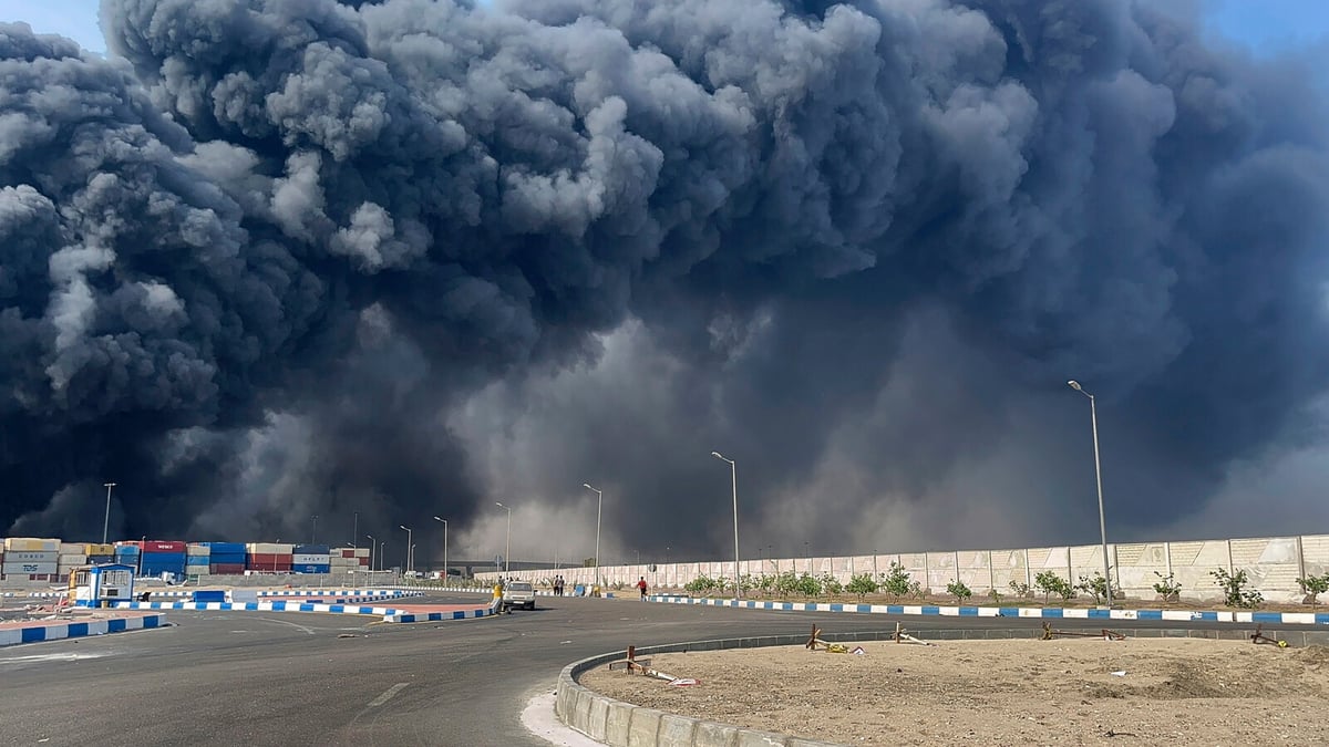 Massive Explosion in Bandar Abbas Leaves Over 1,200 Injured