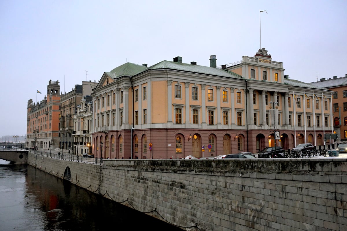 Diplomat Suspected of Espionage Found Dead; No Crime Suspected