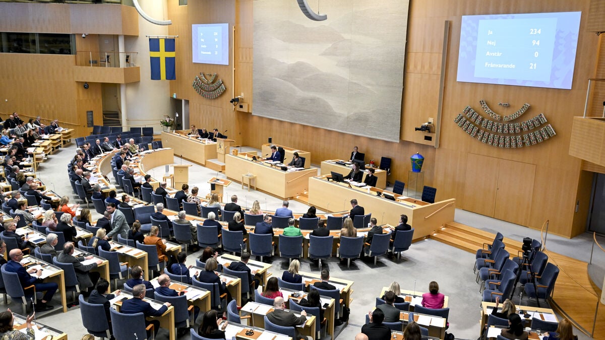 Government wins Riksdag vote on stricter family immigration rules