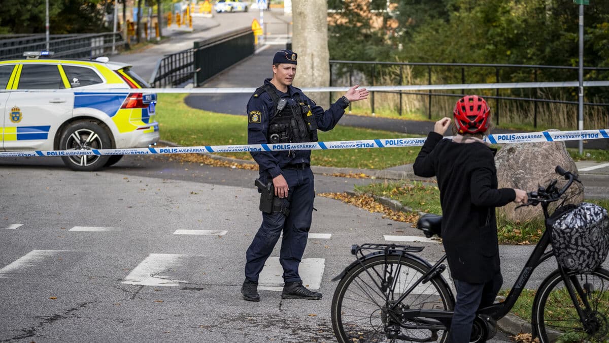 Magnet Fisherman Finds Suspicious Object in Lund Stream