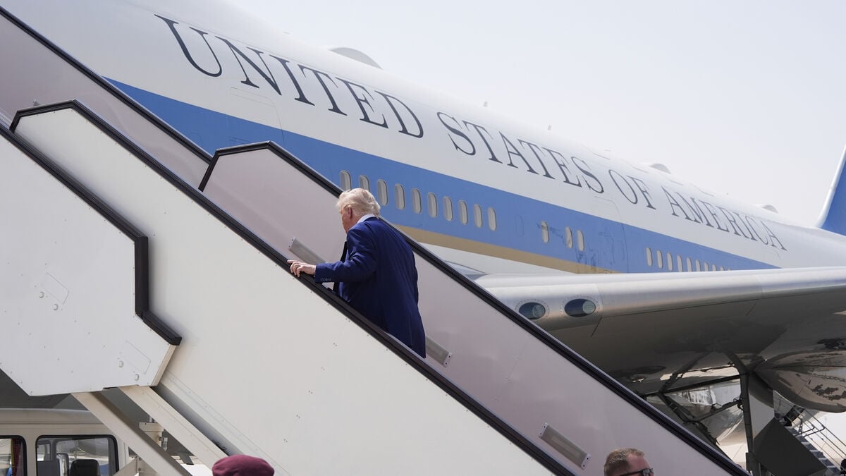 Sources: Trump switched planes after security warning